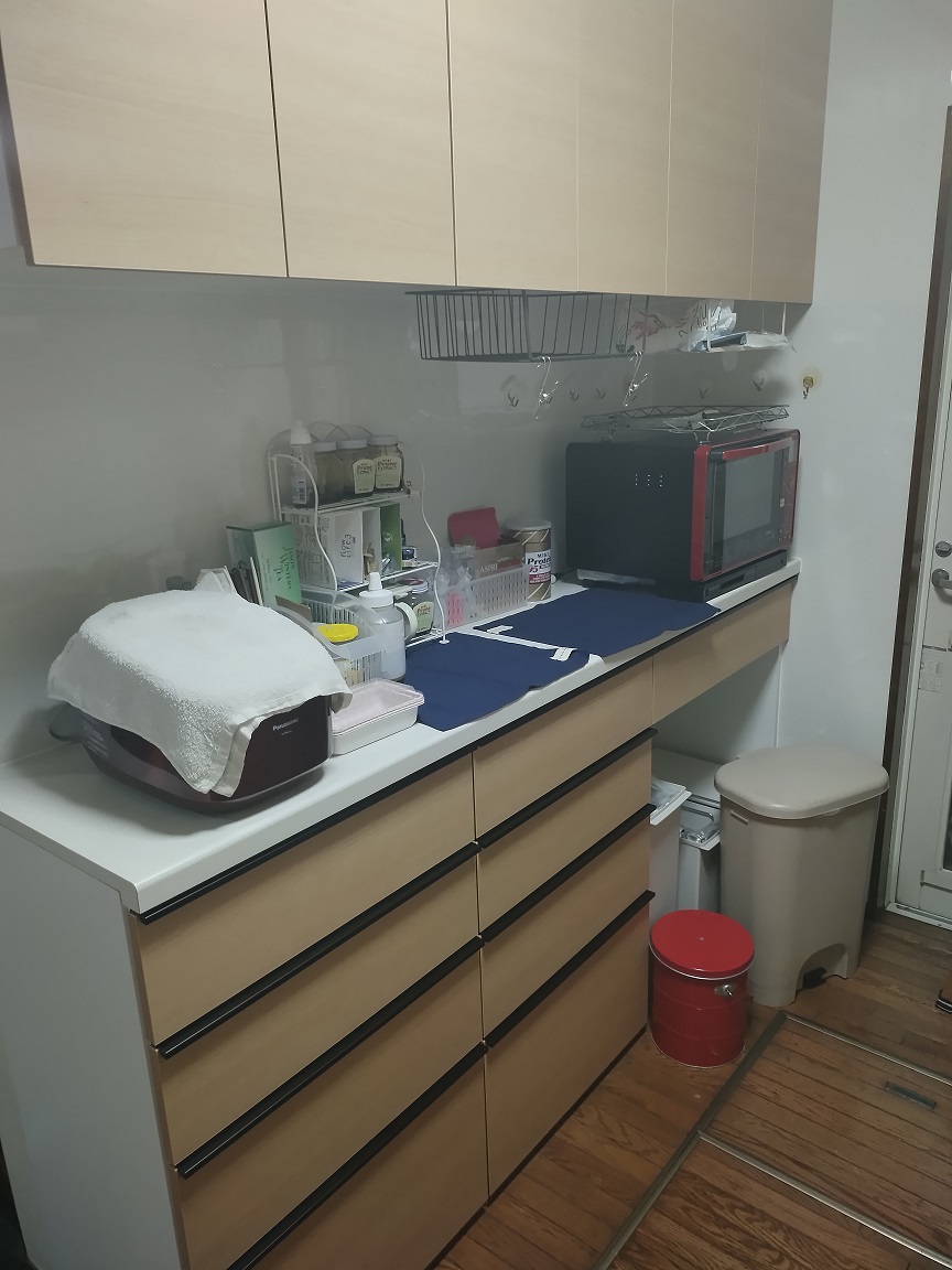 キッチンと統一感あるカップボード