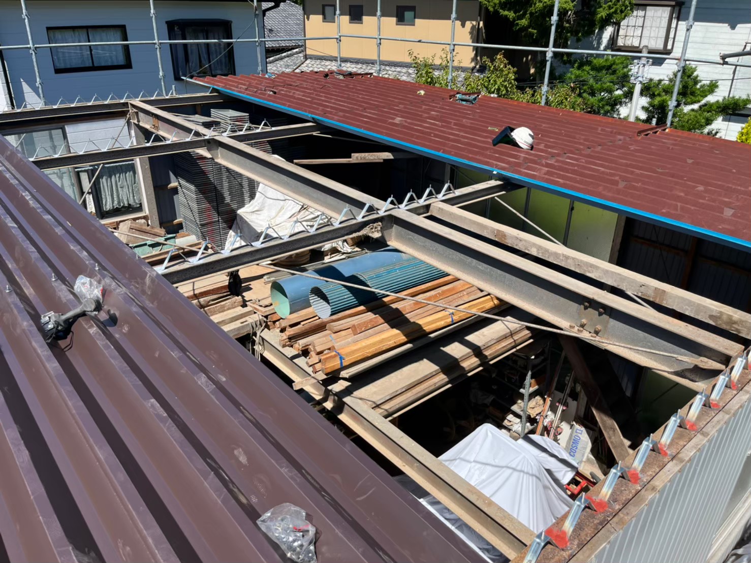 倉庫屋根　折板葺き替え