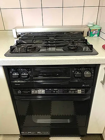 拭きこぼれ防止機能搭載コンロで安全性に配慮
