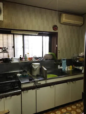 土台から床を作り直し・安全に歩けるキッチンへ