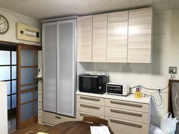 使い勝手抜群のステンレストップのキッチン