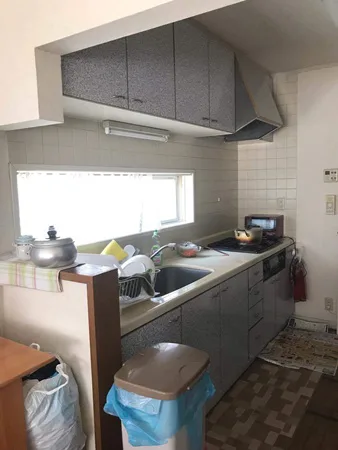白を基調とした明るくきれいなキッチン
