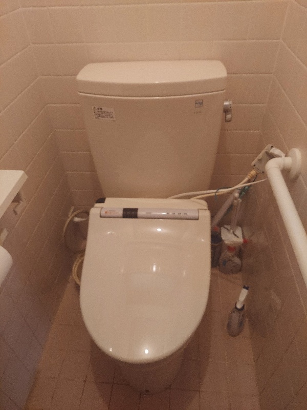 トイレの便座を変えて新しいウォシュレットにした