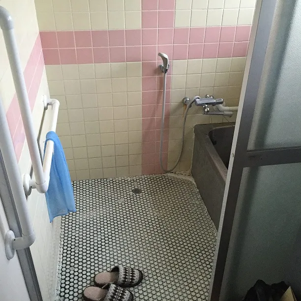 足が悪くても快適に入浴できるユニットバスへ交換