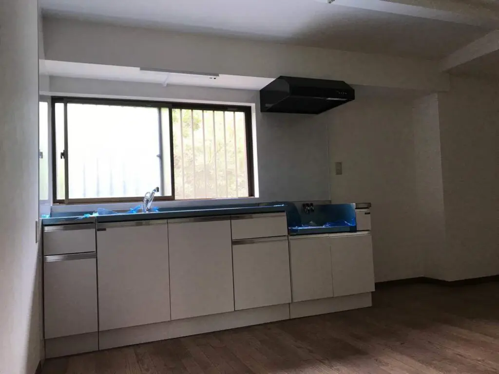 お部屋の雰囲気を明るく見せる壁紙に張り替え