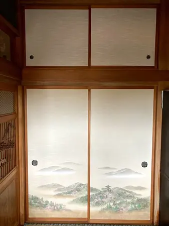 剥がれていた襖を張り替えてきれいに
