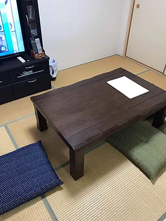 フローリングは壁紙に合わせ白を選択