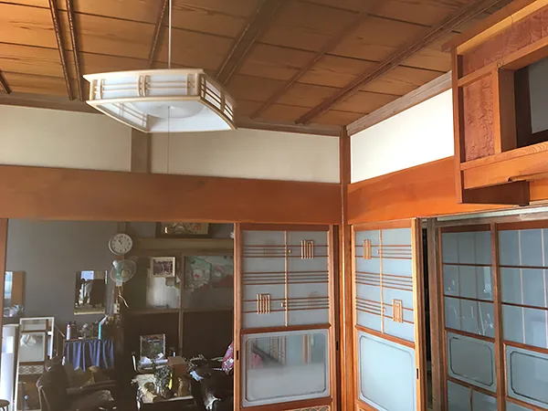 暗い雰囲気を明るい色塗り直しで払拭