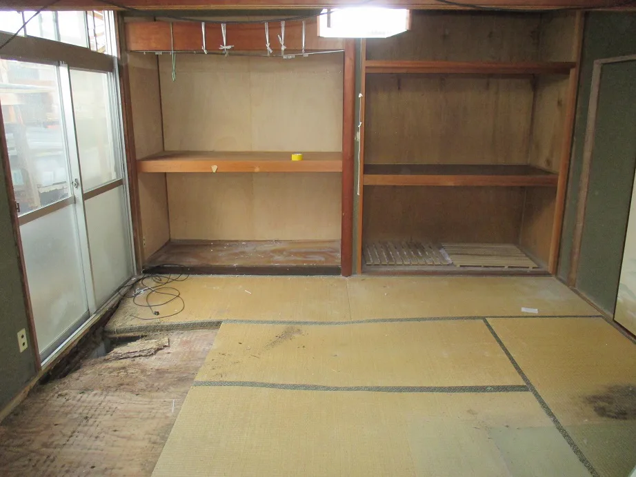 和室を洋室に変更・トレイや洗面台を設置