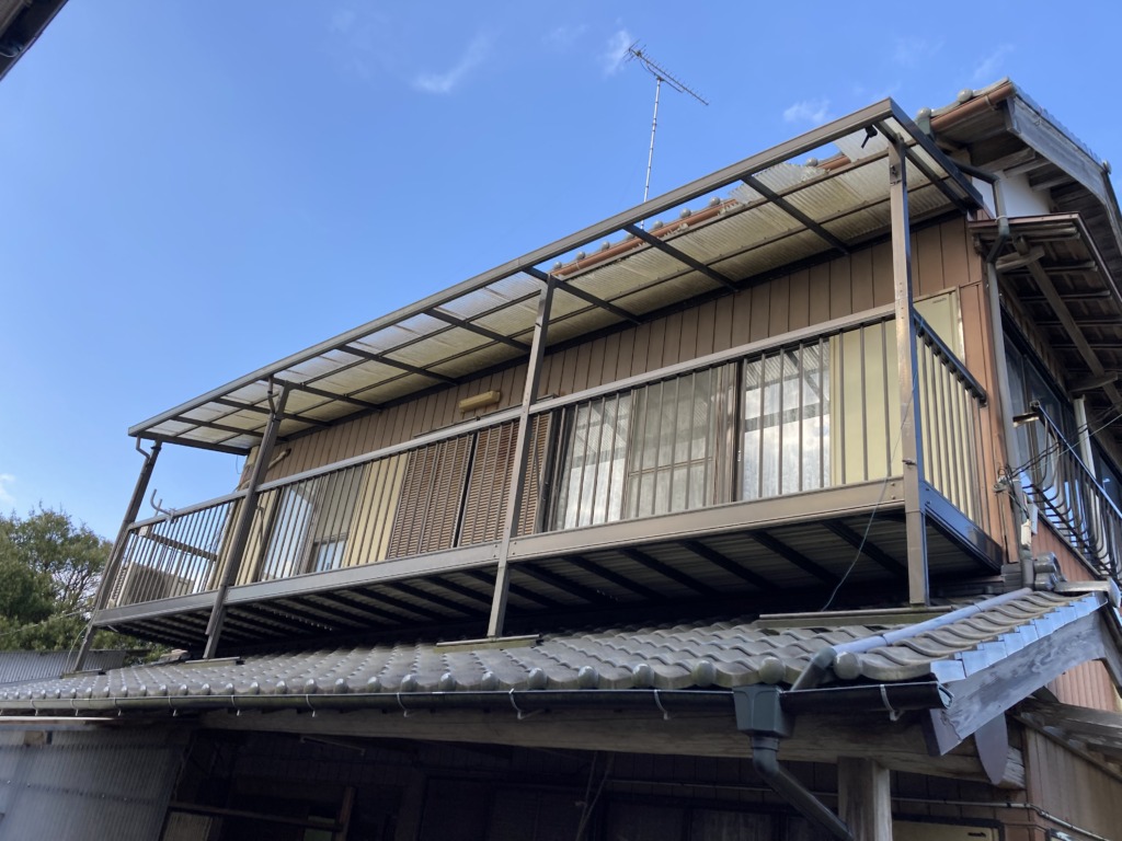 屋根補修に伴いなくなっている雨樋も交換