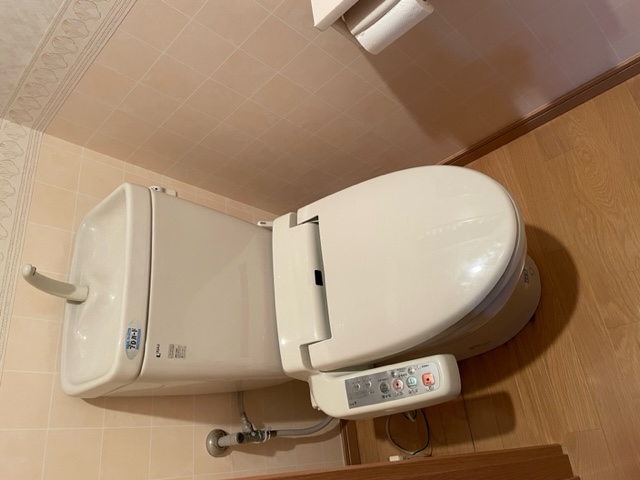 トイレ交換・フローリング補修と張り替え