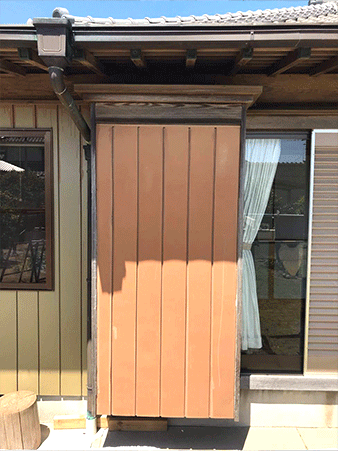 雨戸敷居は耐久性に優れている水に強い桧で仕上げ