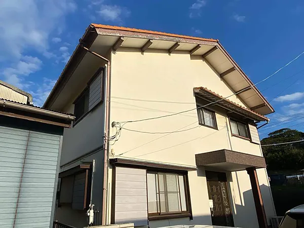 内側板がボロボロになっている戸袋を修繕