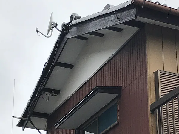 耐久性◎で腐食しにくいケイカル板の軒天