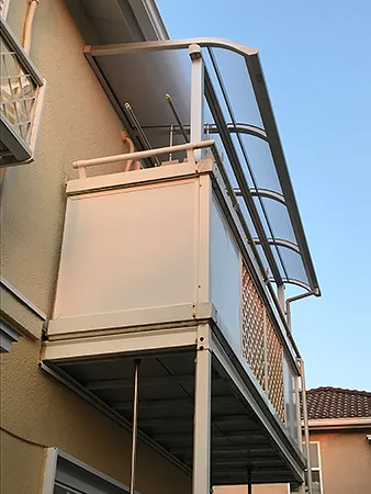 ベランダにサンルーム設置で日差し・雨よけに