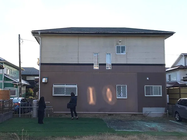 3色使いのオシャレな外壁に塗装