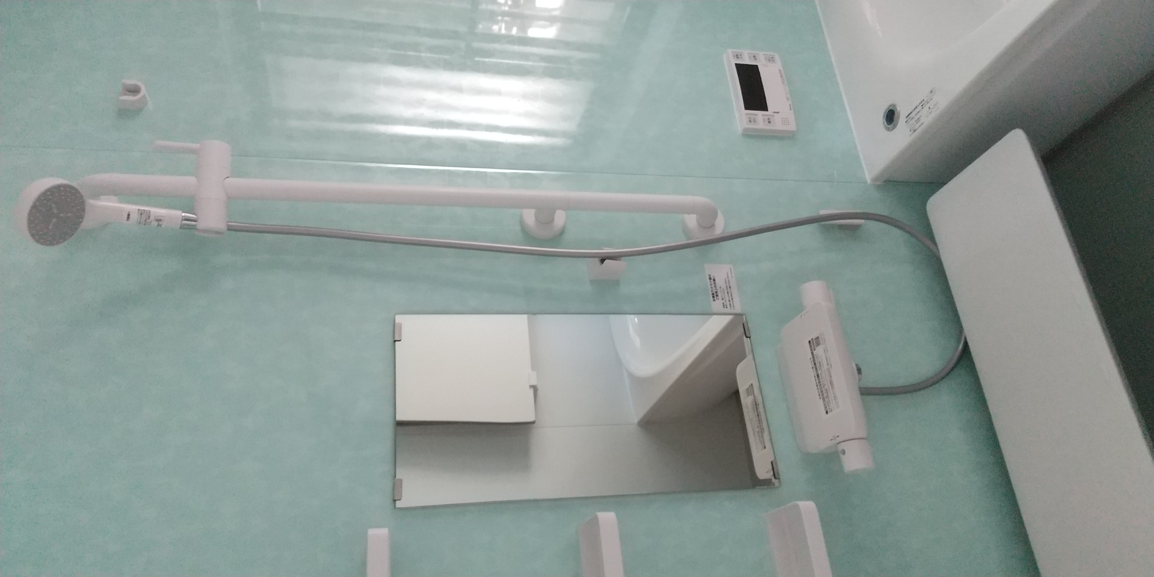 �ǂ̓u���[�ƃz���C�g�A�����̓z���C�g�A���̓O���[�A���邢�����ɂȂ�܂����B