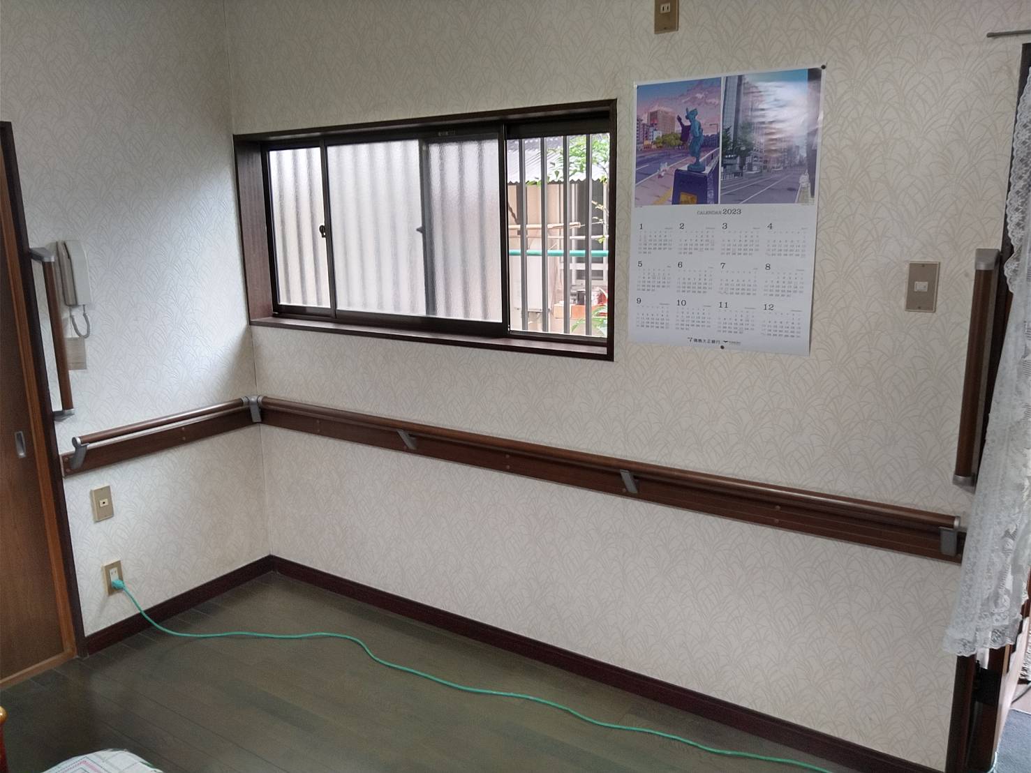 日常の動作を助けるために手すり取付け