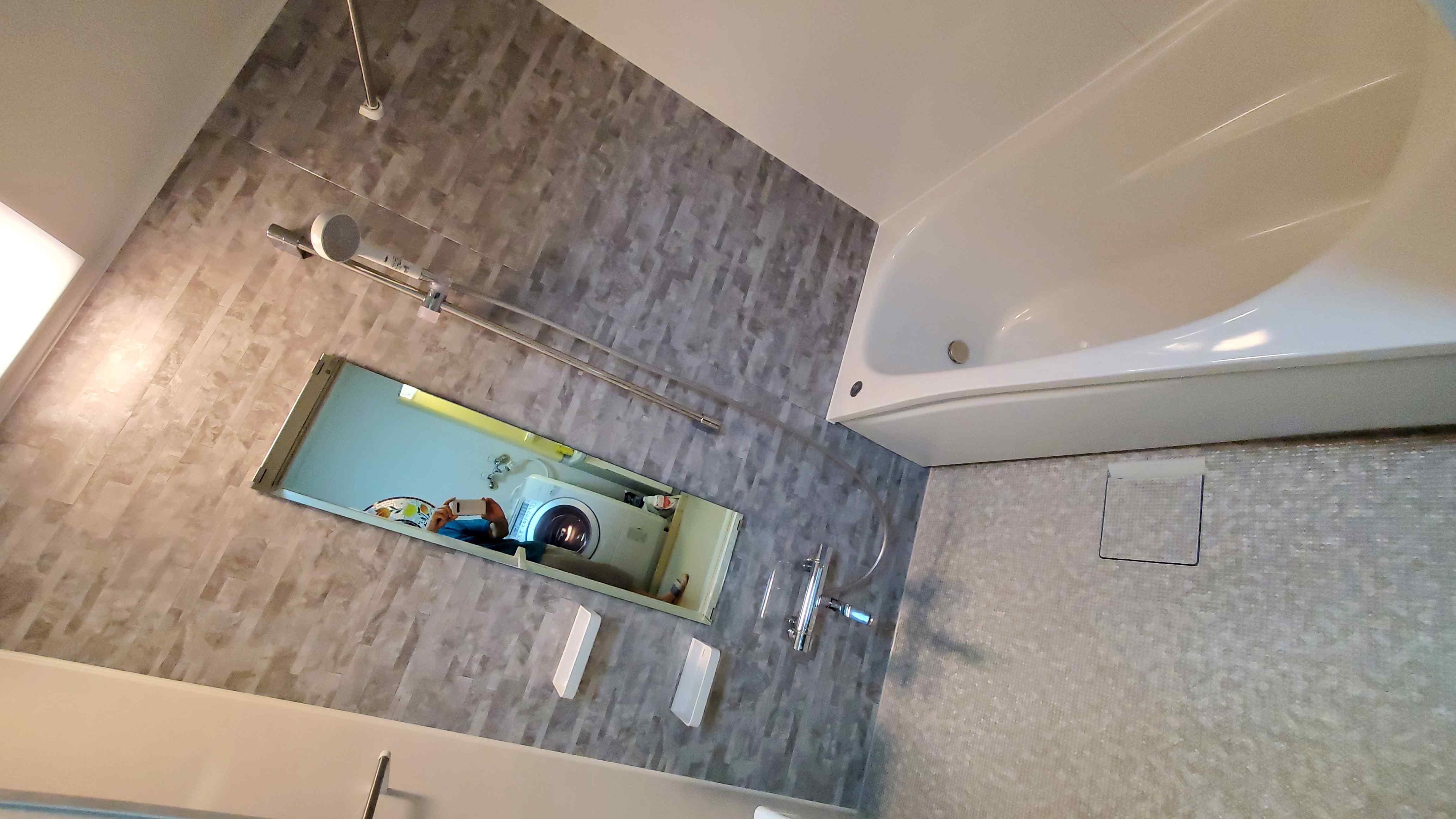 �����{�̃z���C�g�A�J�o�[���A�N�A�ɂ��܂������A�Ɩ���ɂ���Ă��܂�c�[�g���ɂ͌����܂���B