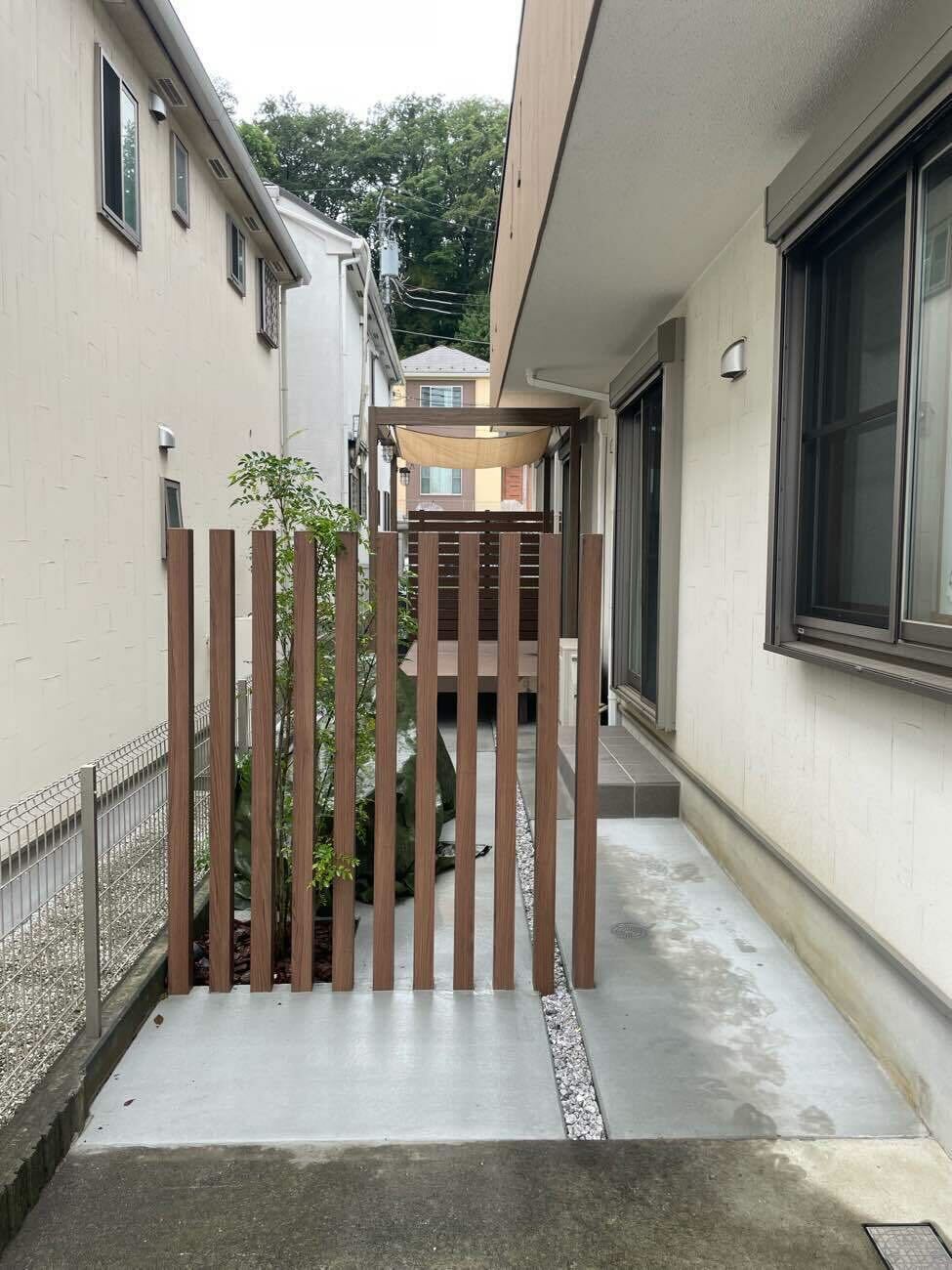 雑草に悩まされない 快適なウッドデッキ