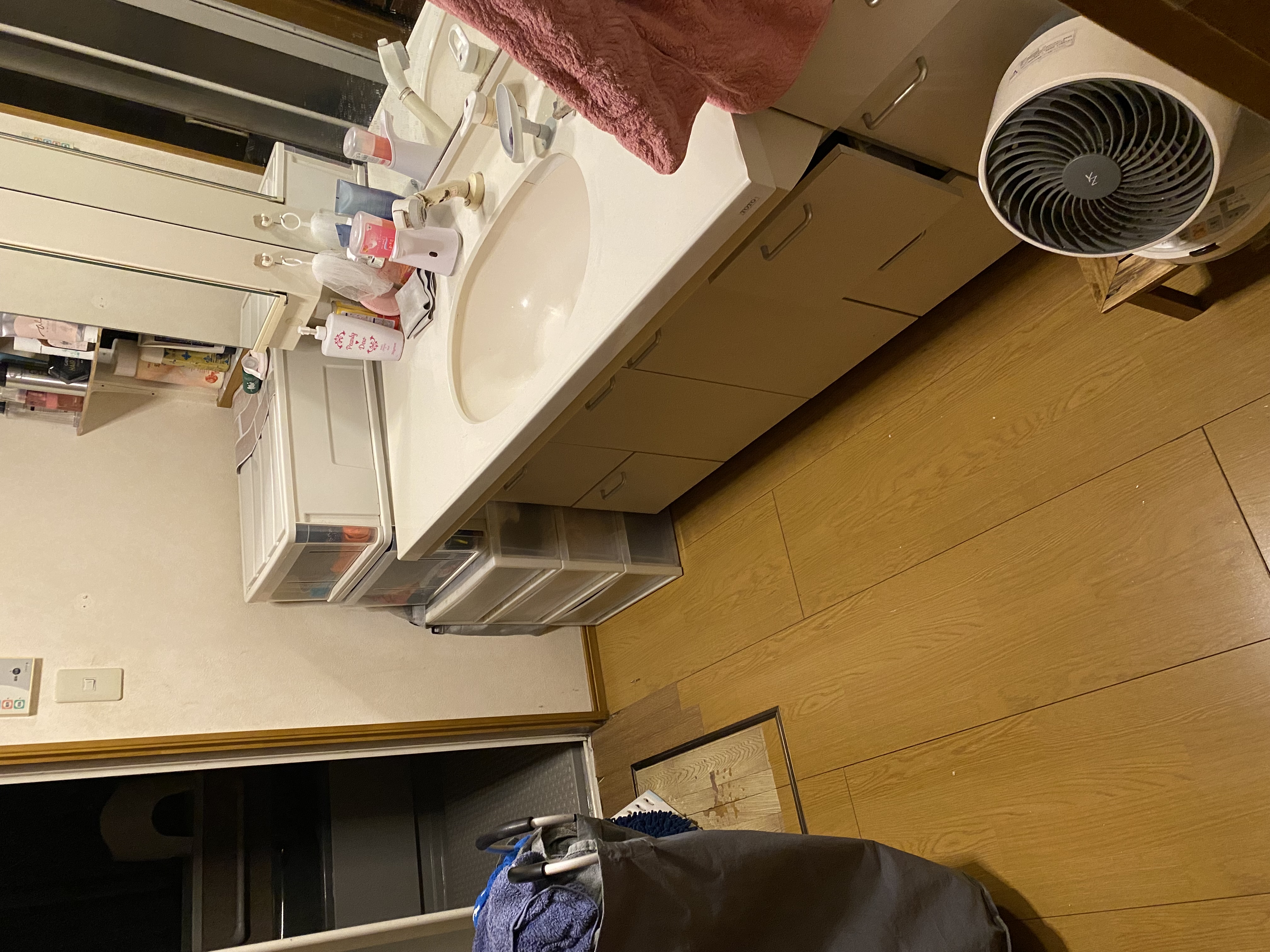 コンパクトな洗面所