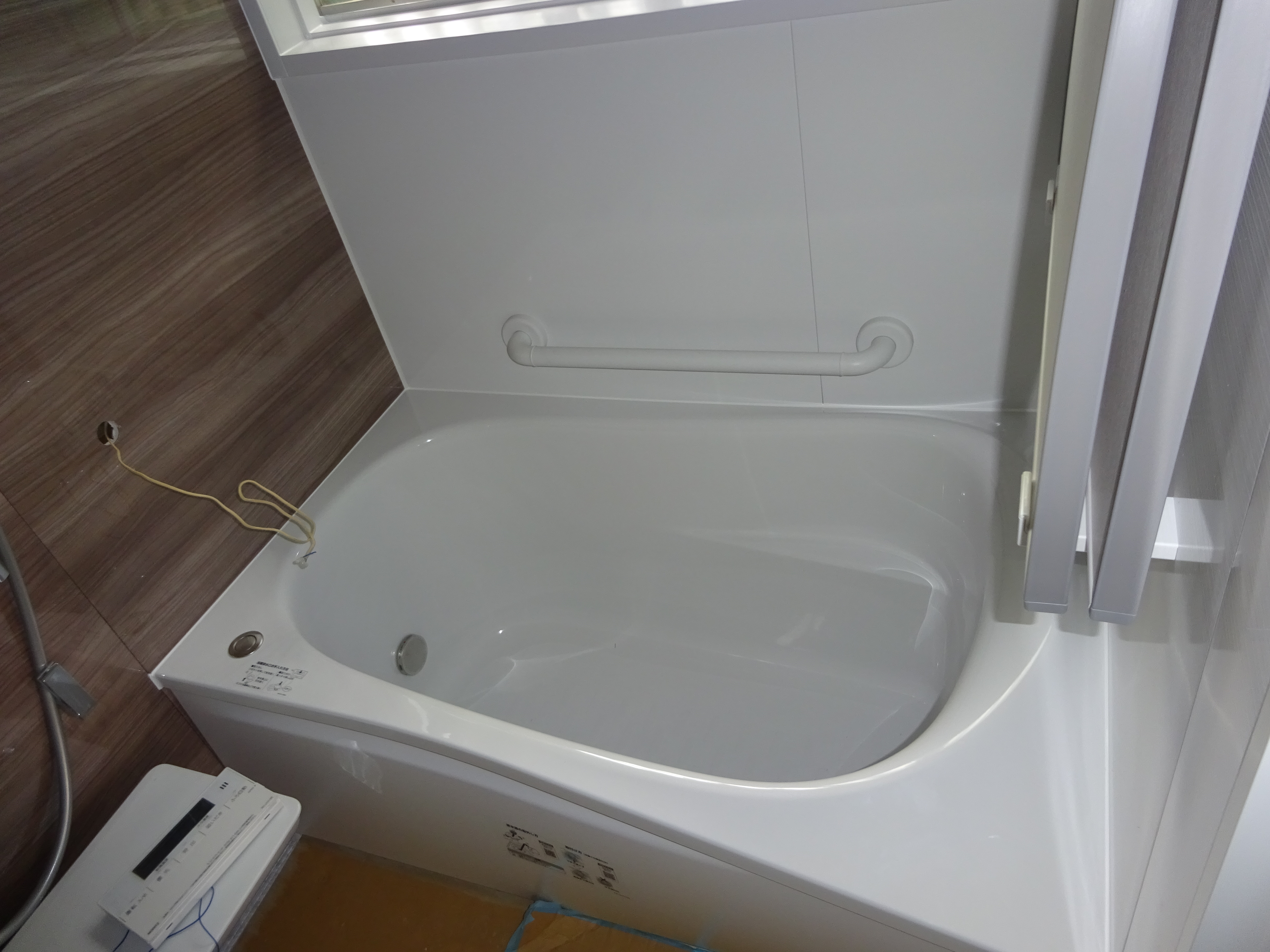 シンプルなユニットバスに。