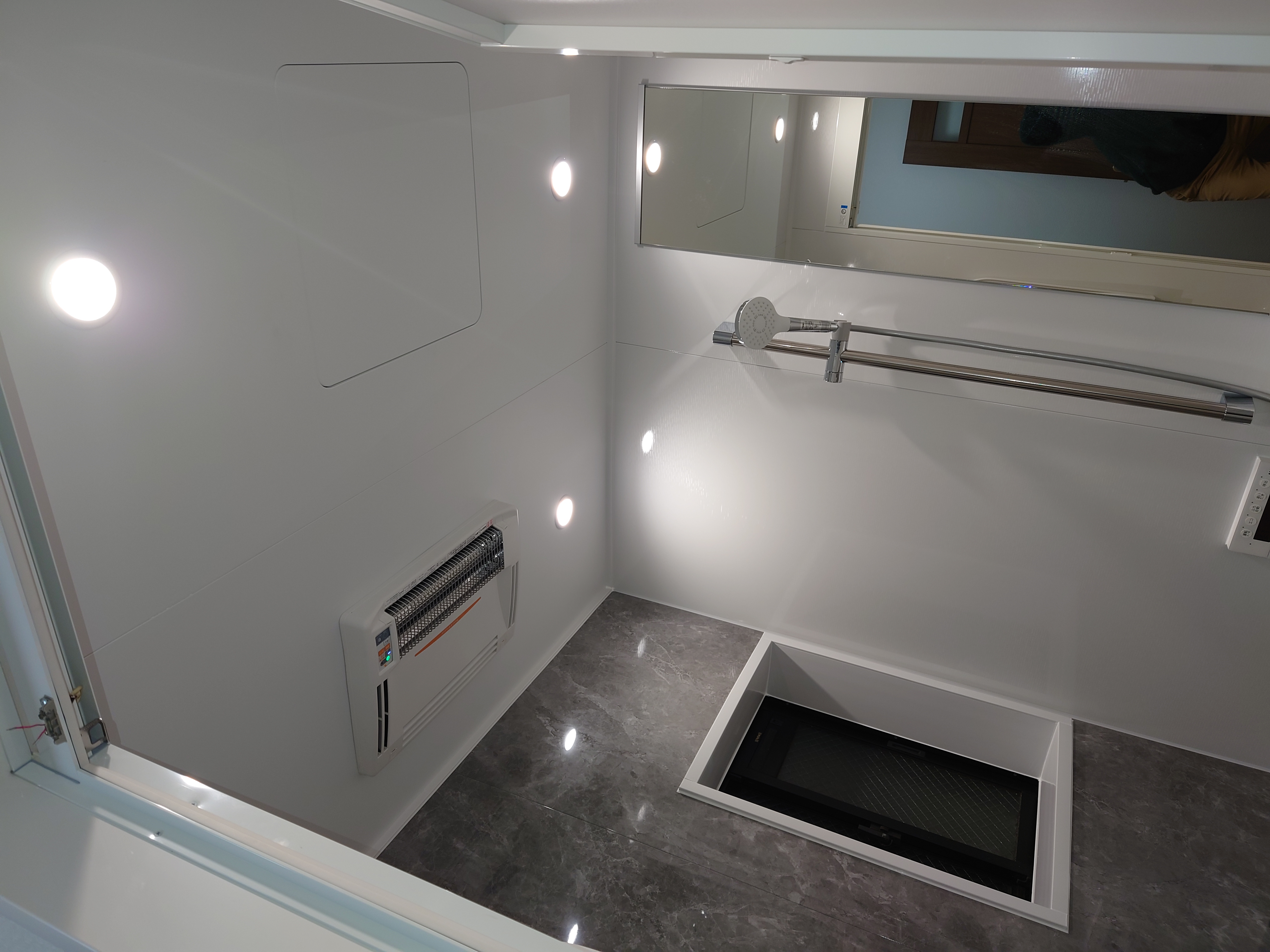 �V��ɔ��������S�ő|���̂��Ղ������C