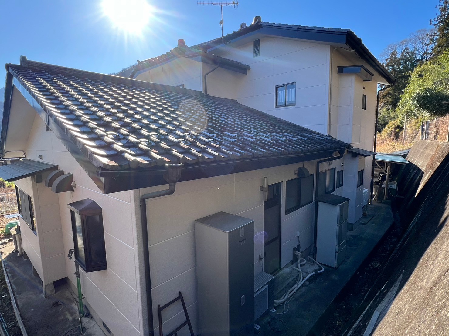 外壁塗装と雪止め瓦の設置