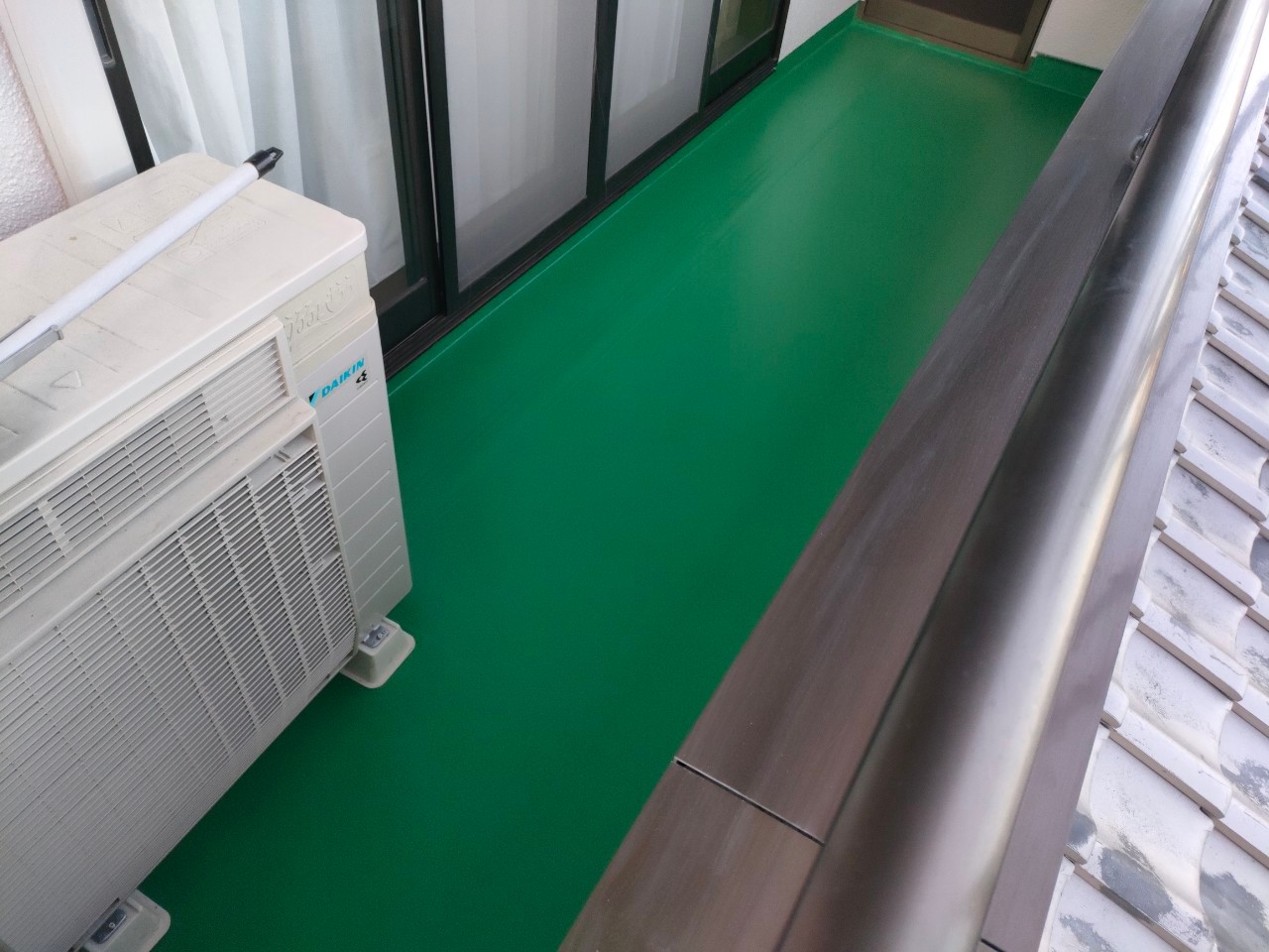 外壁塗装と雪止め瓦の設置