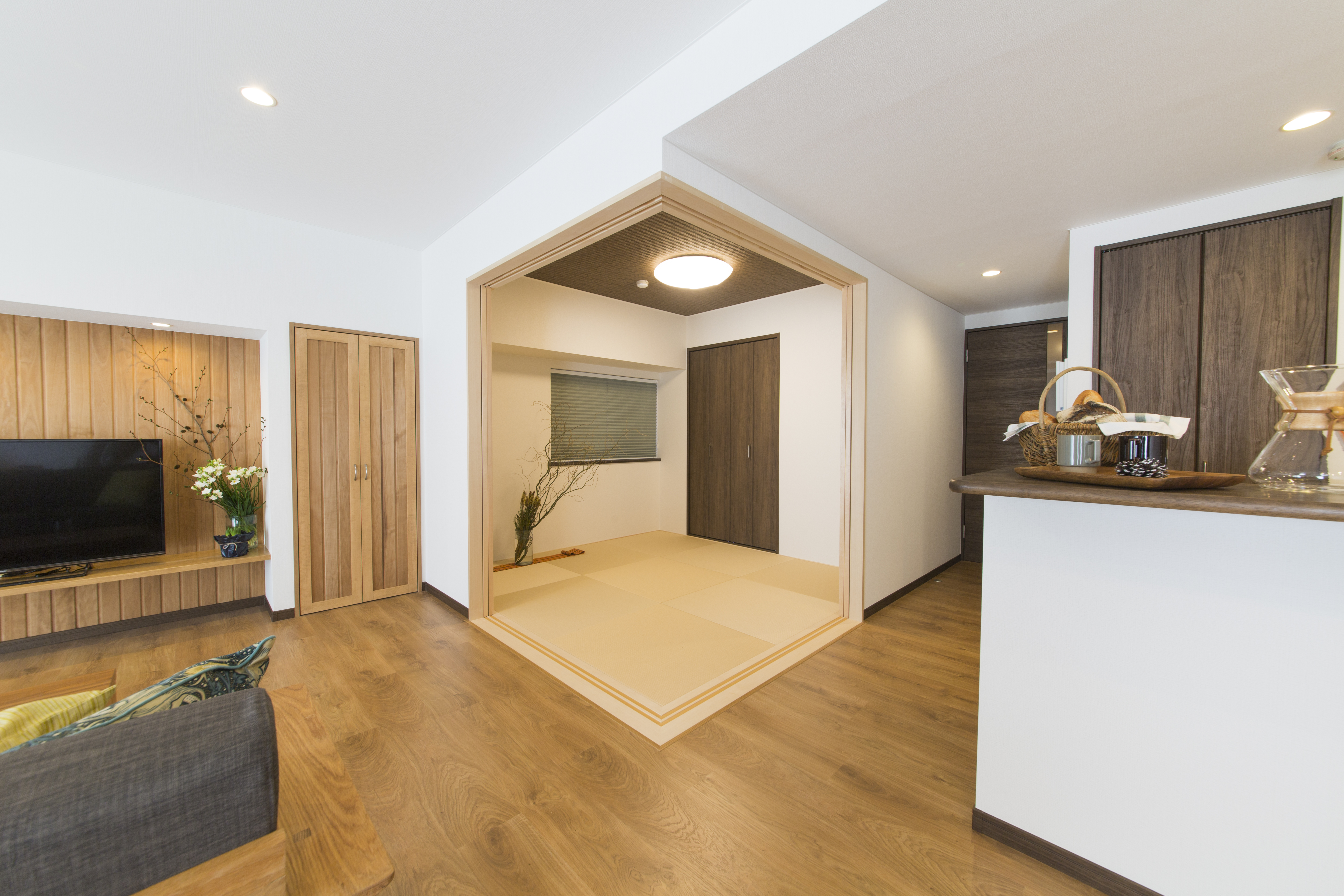 木の質感に包まれるマンションリノベ