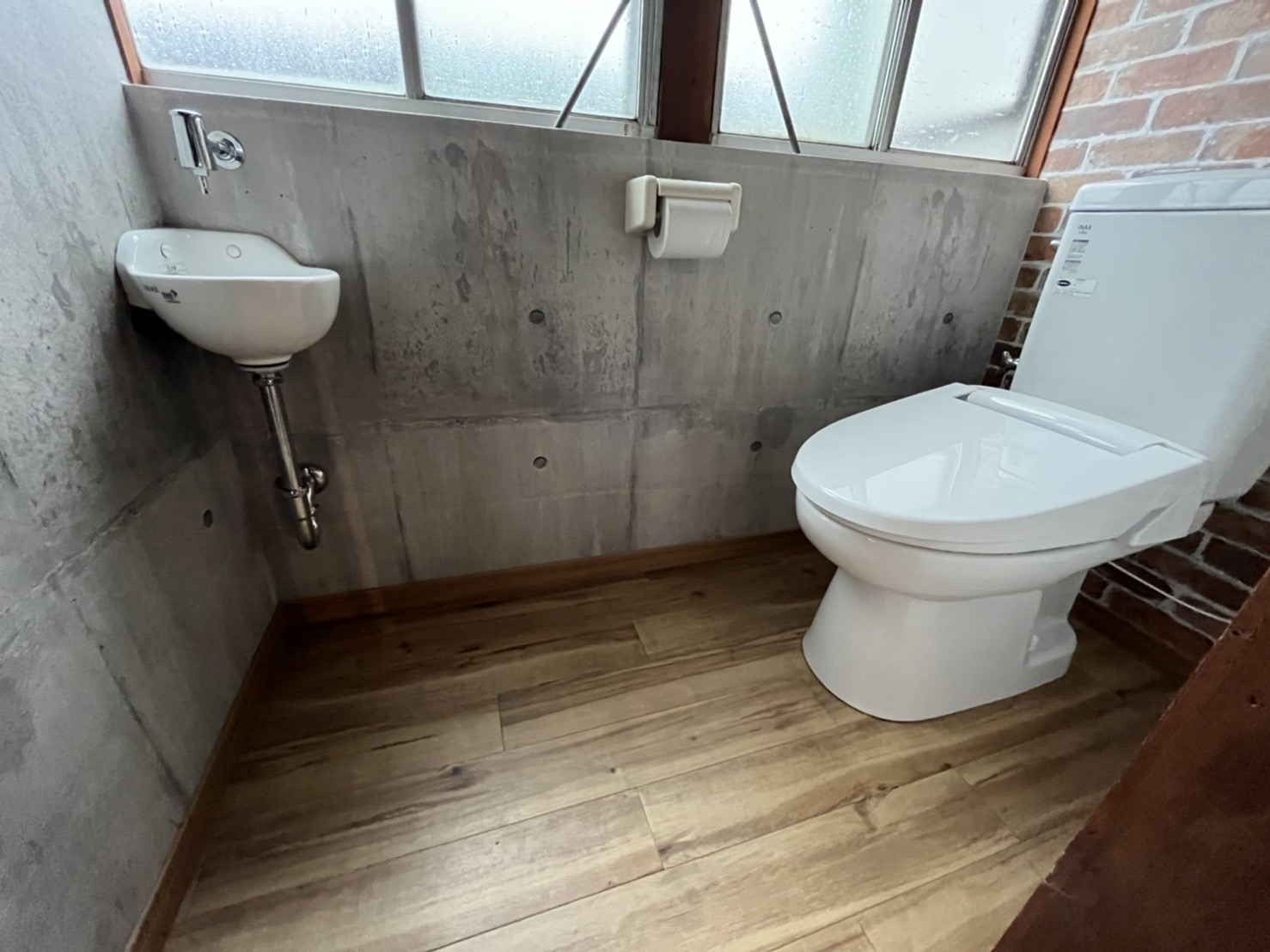 トイレリフォーム・床、壁クロス張替工事