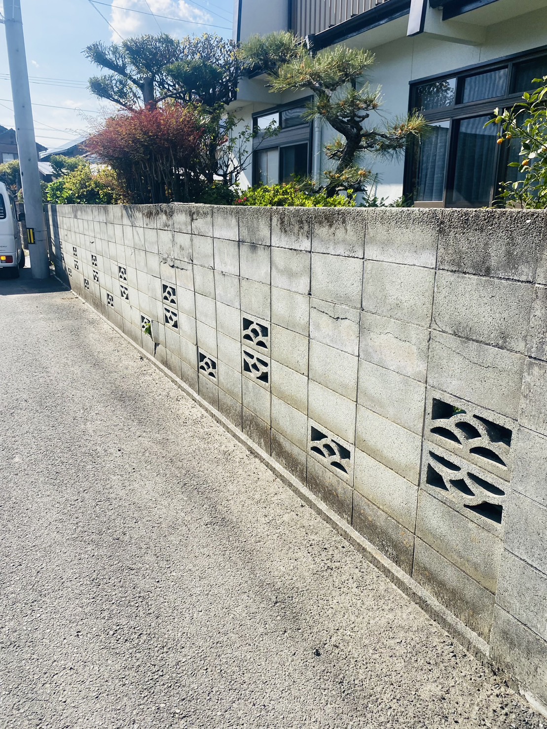老朽化していた家のブロック塀をオシャレな目隠しフェンスに