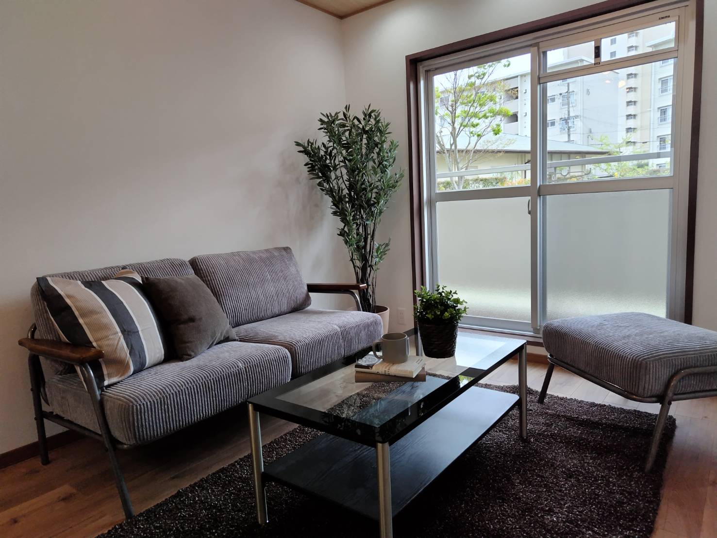 ���r���O