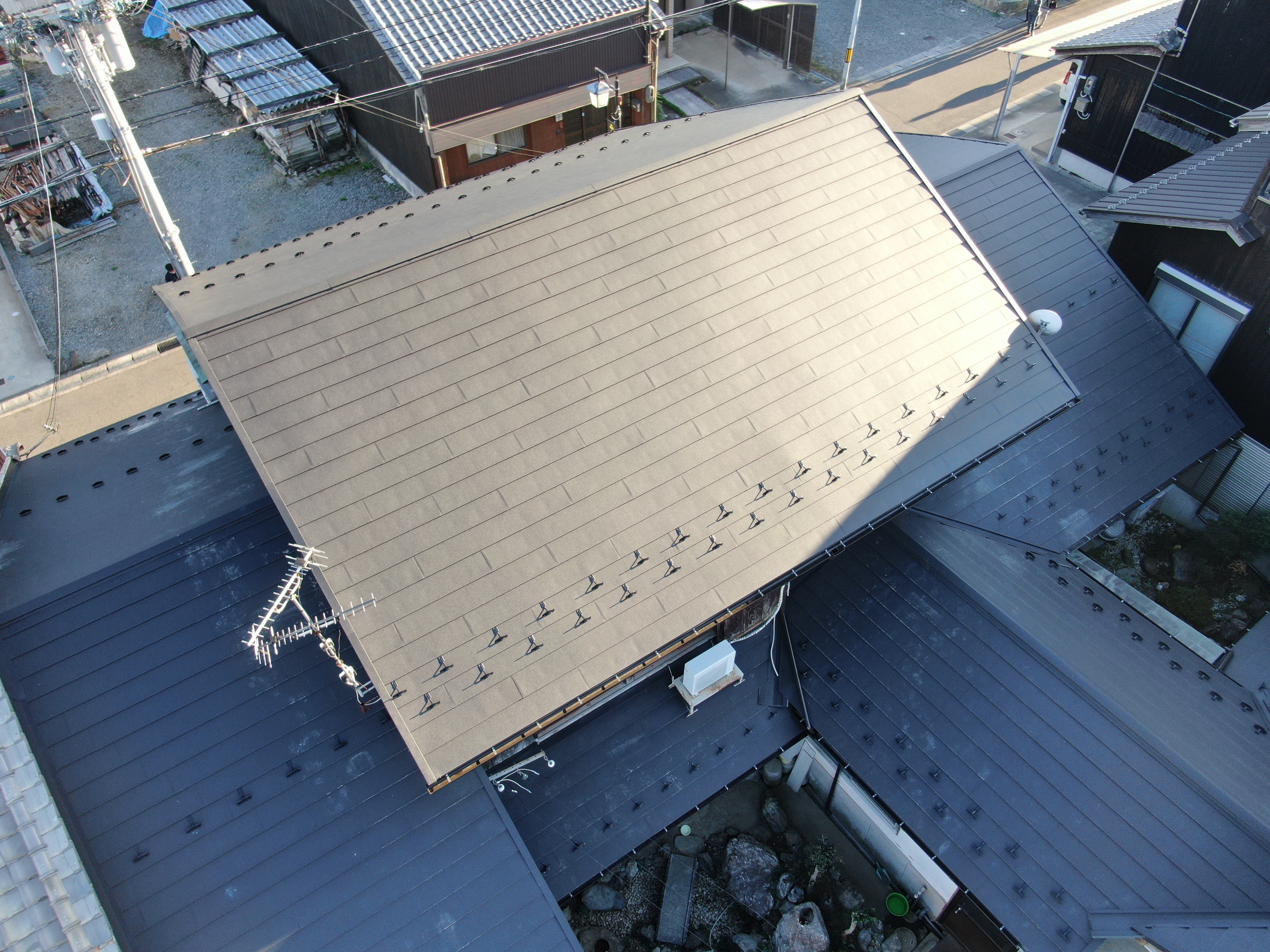 【総面積400㎡】屋根葺き替えリフォーム