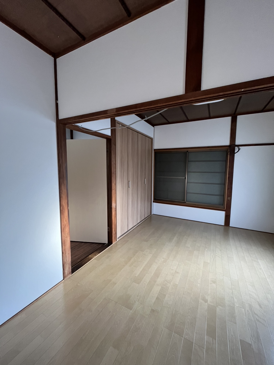 和室から洋室へリフォームとトイレ室内装工事