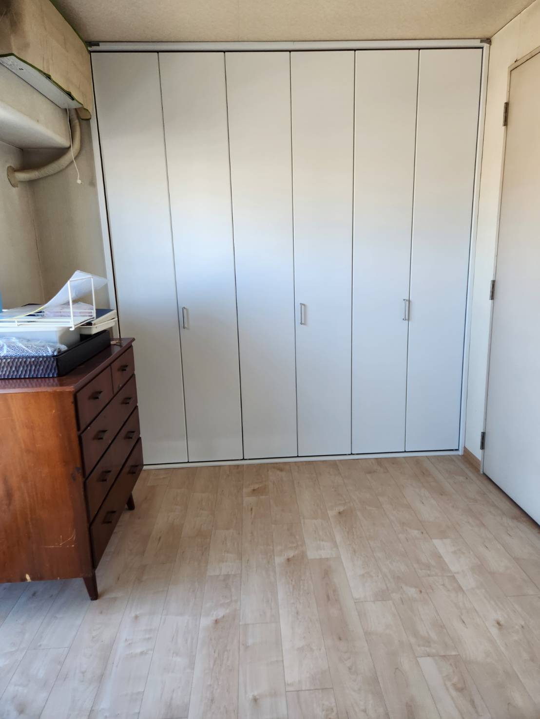 倉庫部屋を爽やかな洋室にリフォーム