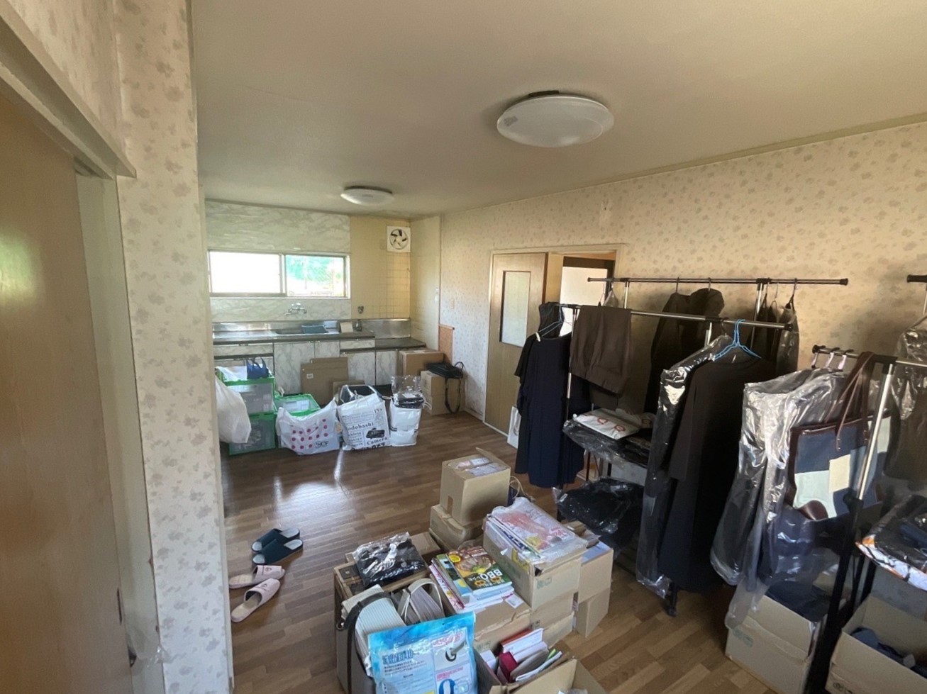 太陽の差し込むサンルームで快適なお洗濯