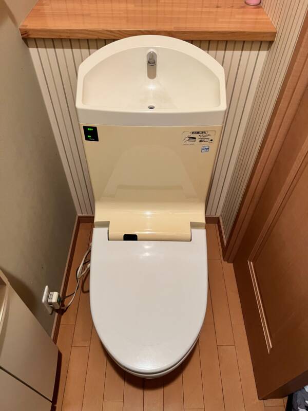 見た目スッキリ・タンクレスタイプのトイレに交換