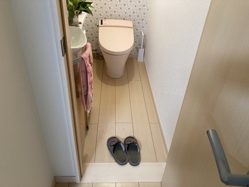 節水・お手入れもしやすいタンクレストイレ
