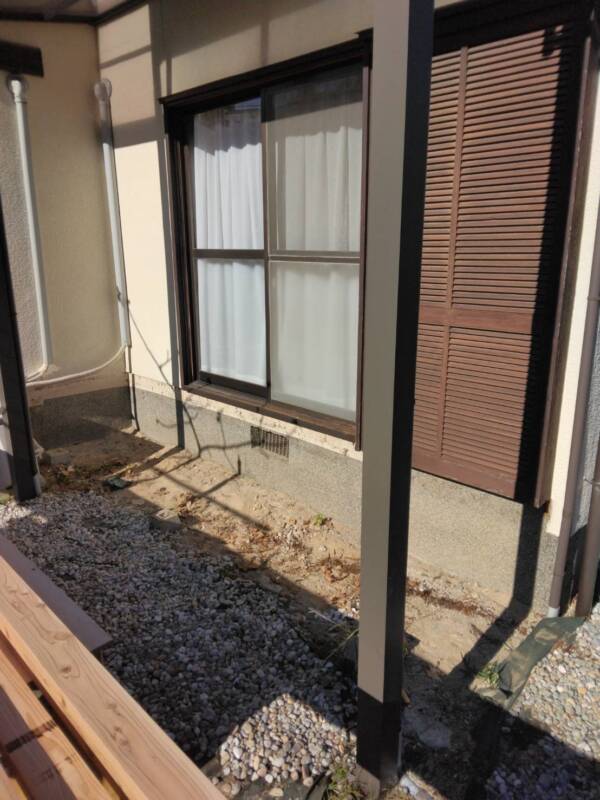 掃き出し窓から出入りしやすいウッドデッキ作成