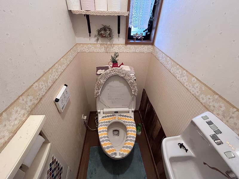 アクセントクロスを貼ってさらに綺麗なトイレ空間に!