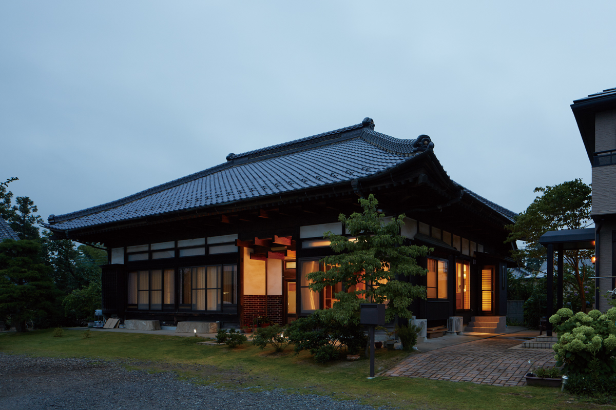 和の邸宅を洋室中心の住まいにリノベーション