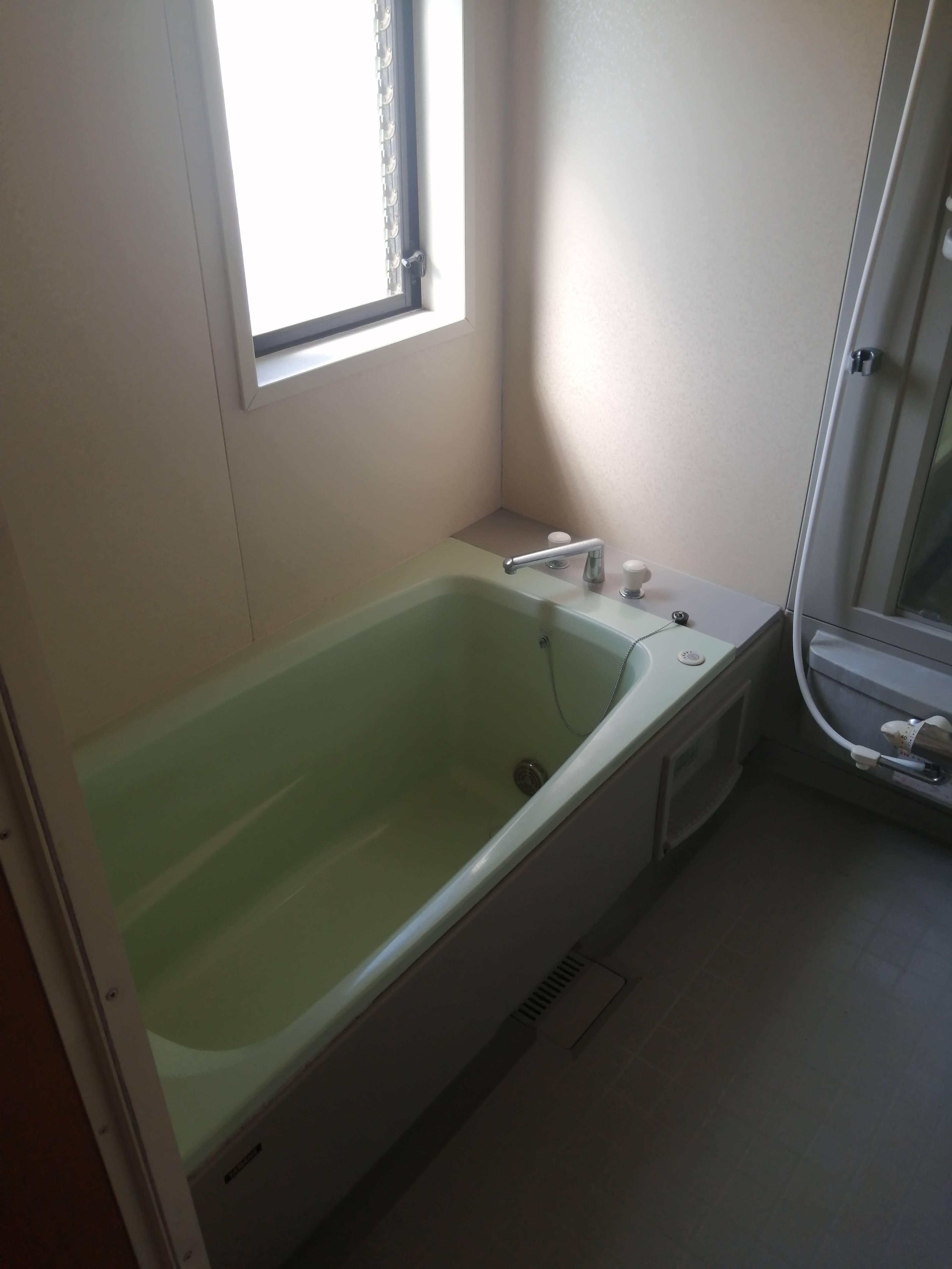 グリーン系色のジェットつき、YAMAHAの浴槽でした。