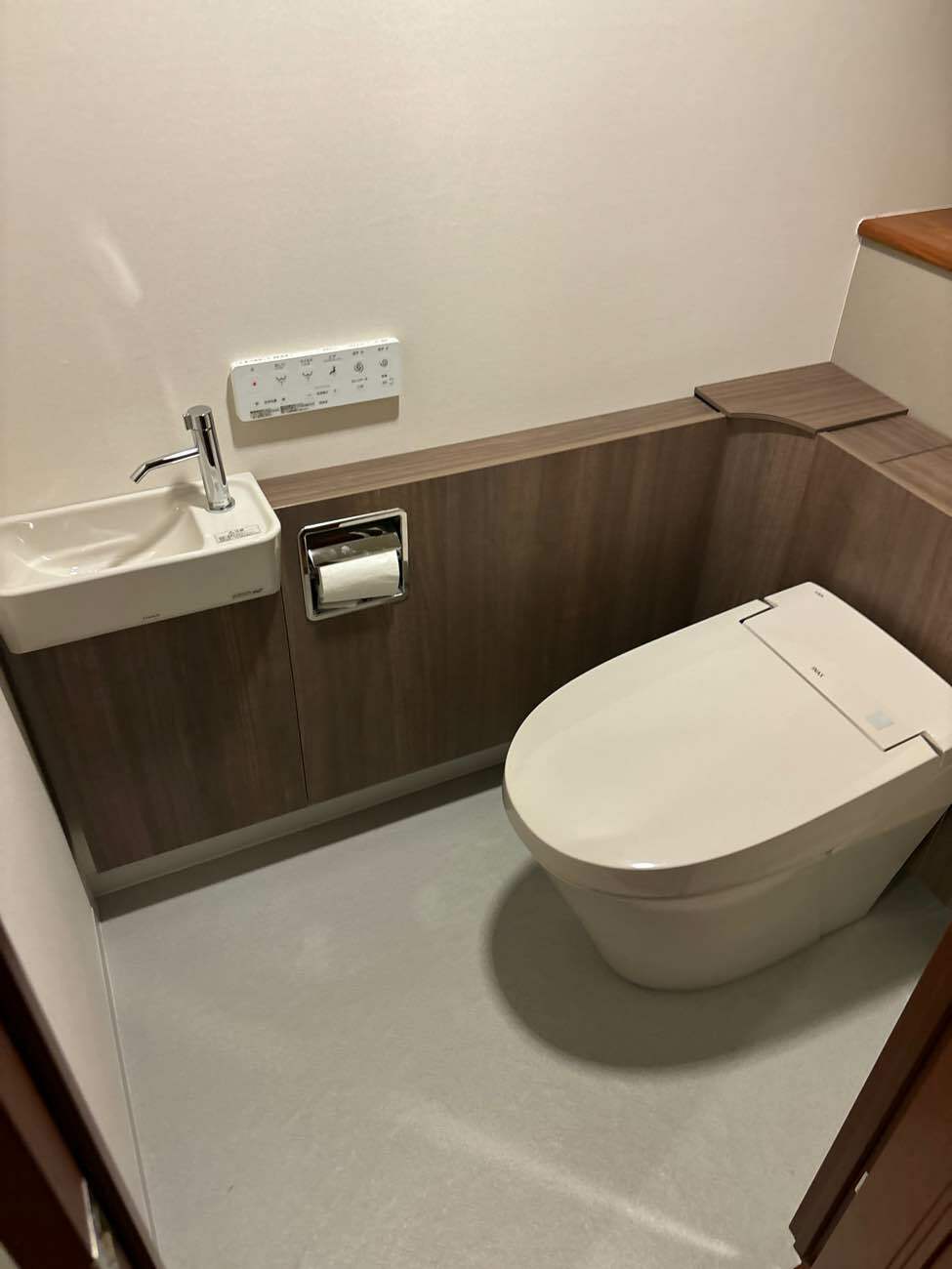 手洗い独立型のトイレ交換工事　マンション編!!