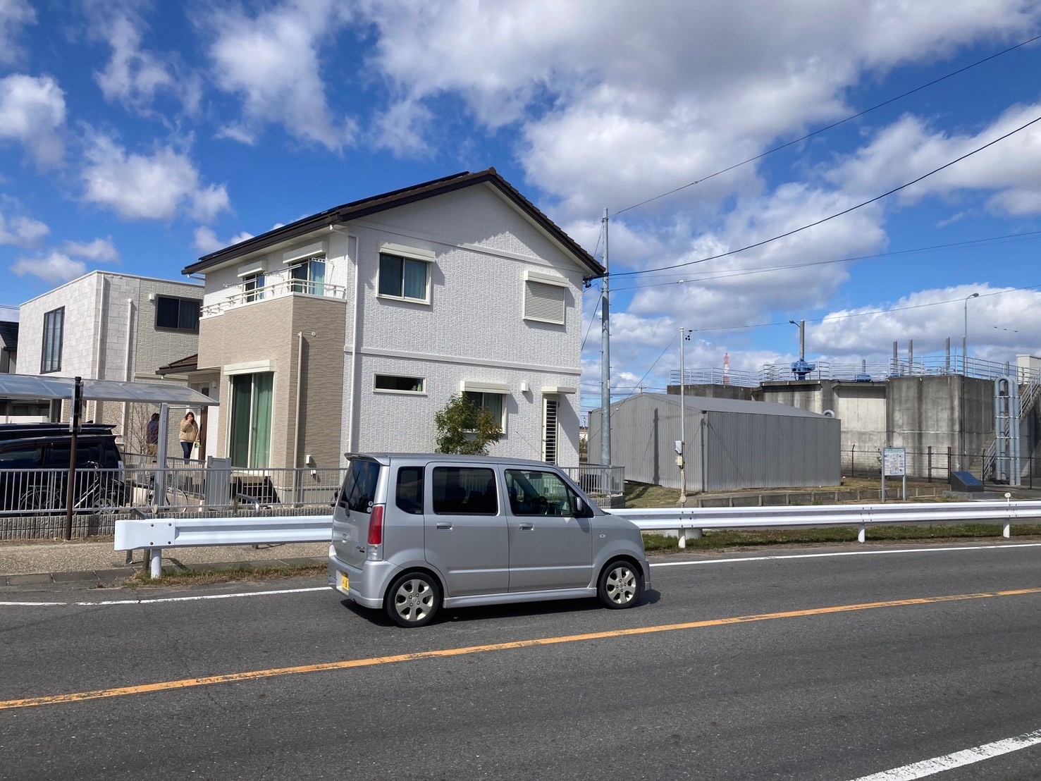 ガルバリウム鋼板製鳥除け及び蓄電池設置工事
