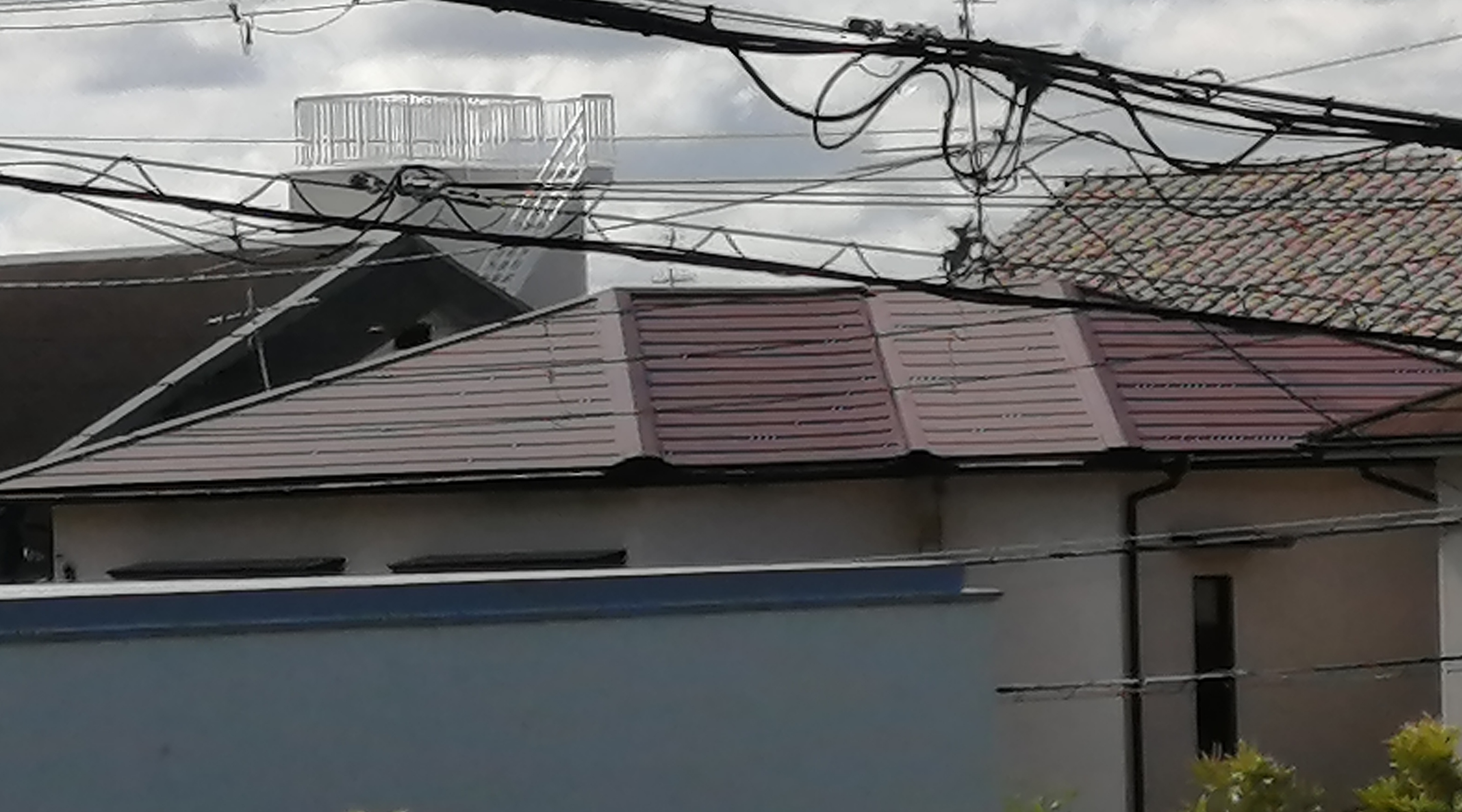 雨漏りが心配な瓦屋根からガリバリウム綱板へ