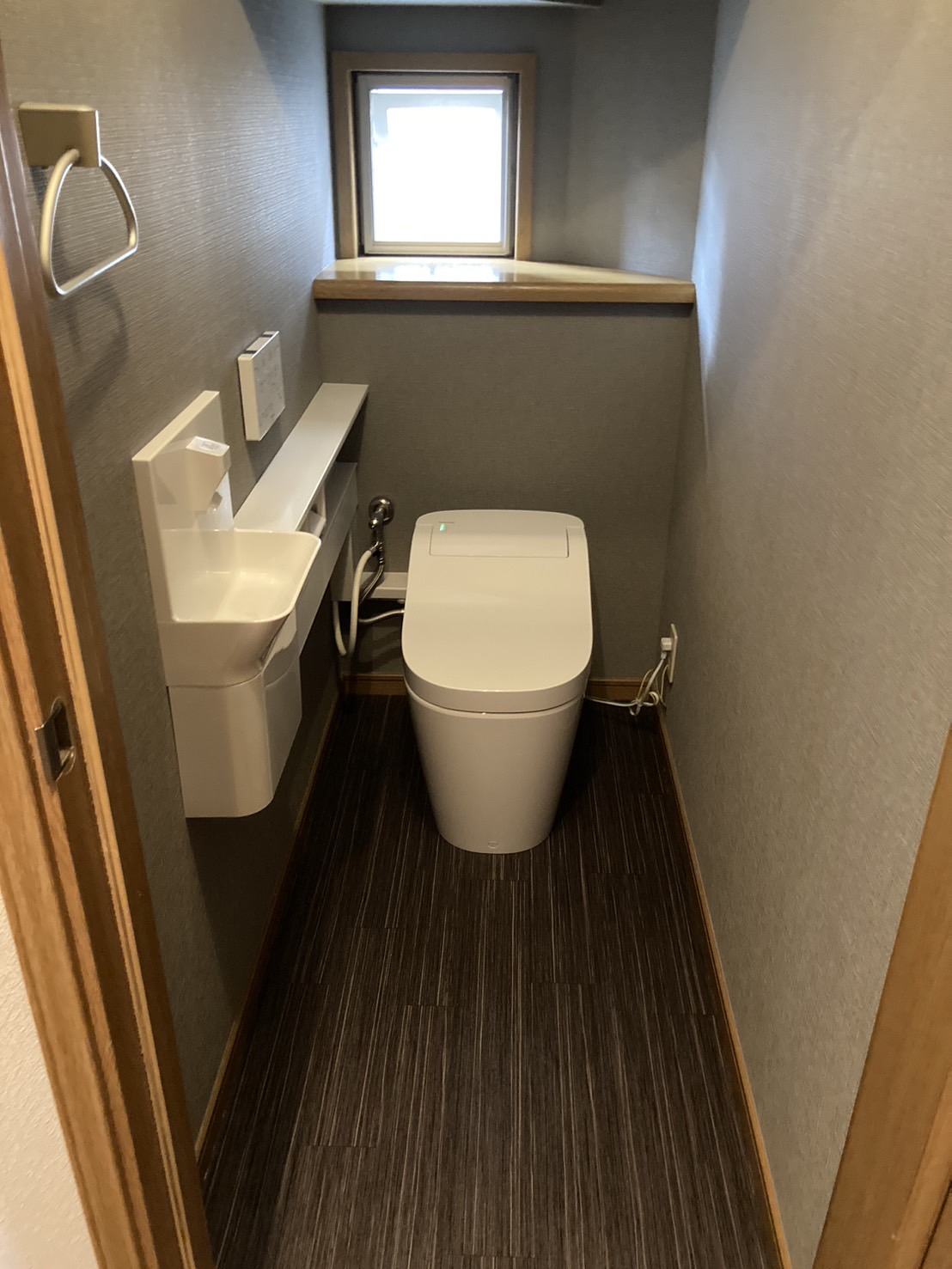 手洗いカウンター付のトイレリフォーム