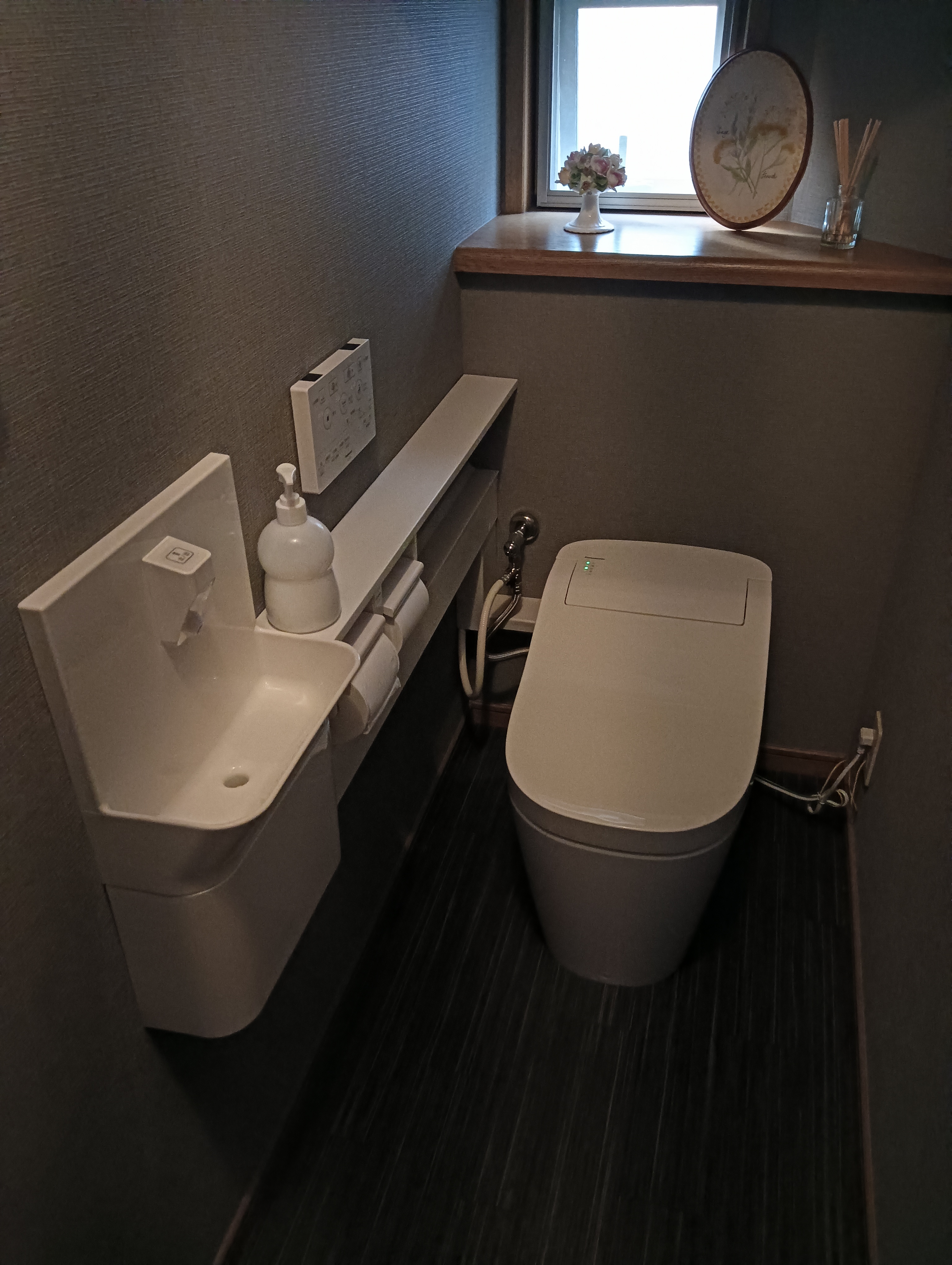 手洗いカウンター付のトイレリフォーム