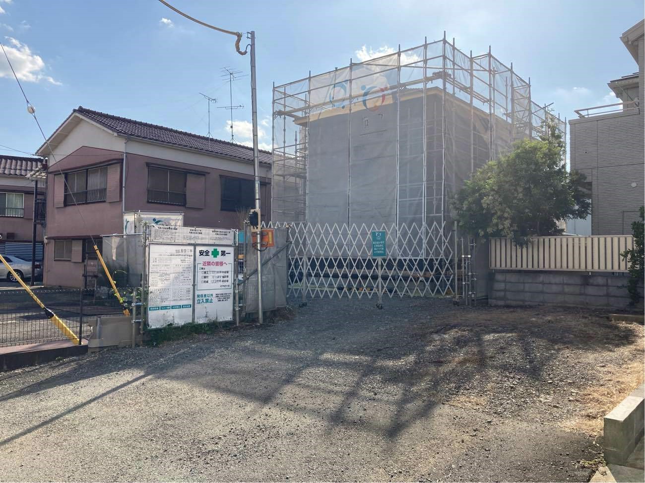 見て・歩いて・座って楽しめる アプローチ兼テラス