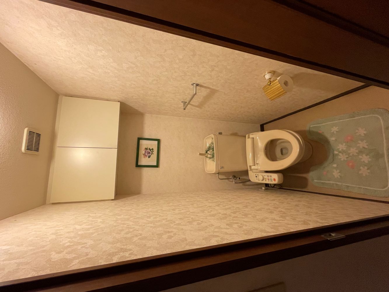 タンクレスでスッキリ　トイレリフォーム